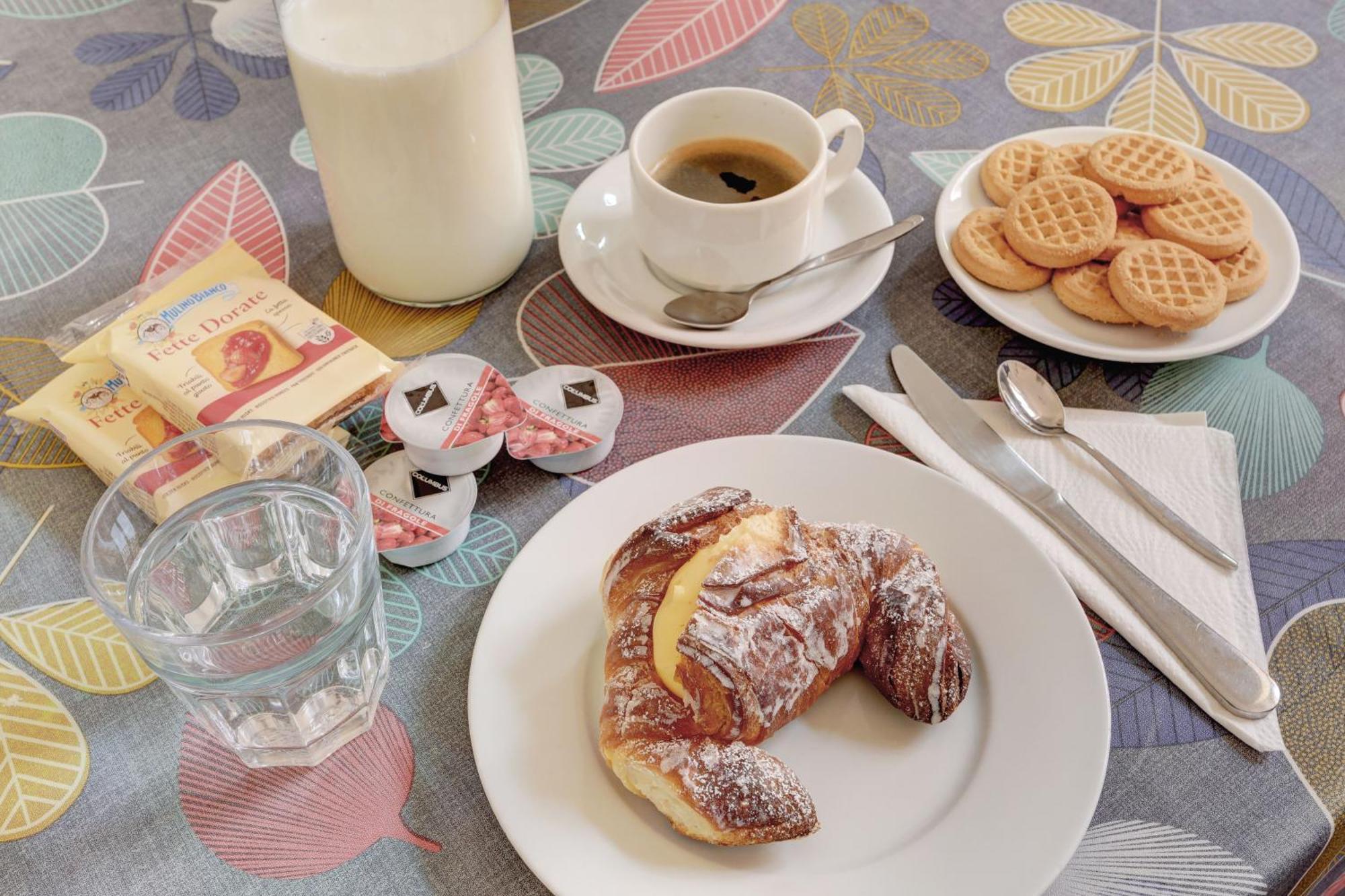 Claudia House Roma Termini Bed and Breakfast Buitenkant foto